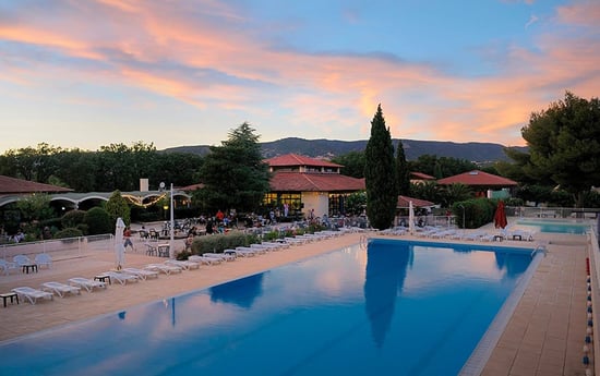 village-vacances-la-manne-bormes-mimosas_piscine